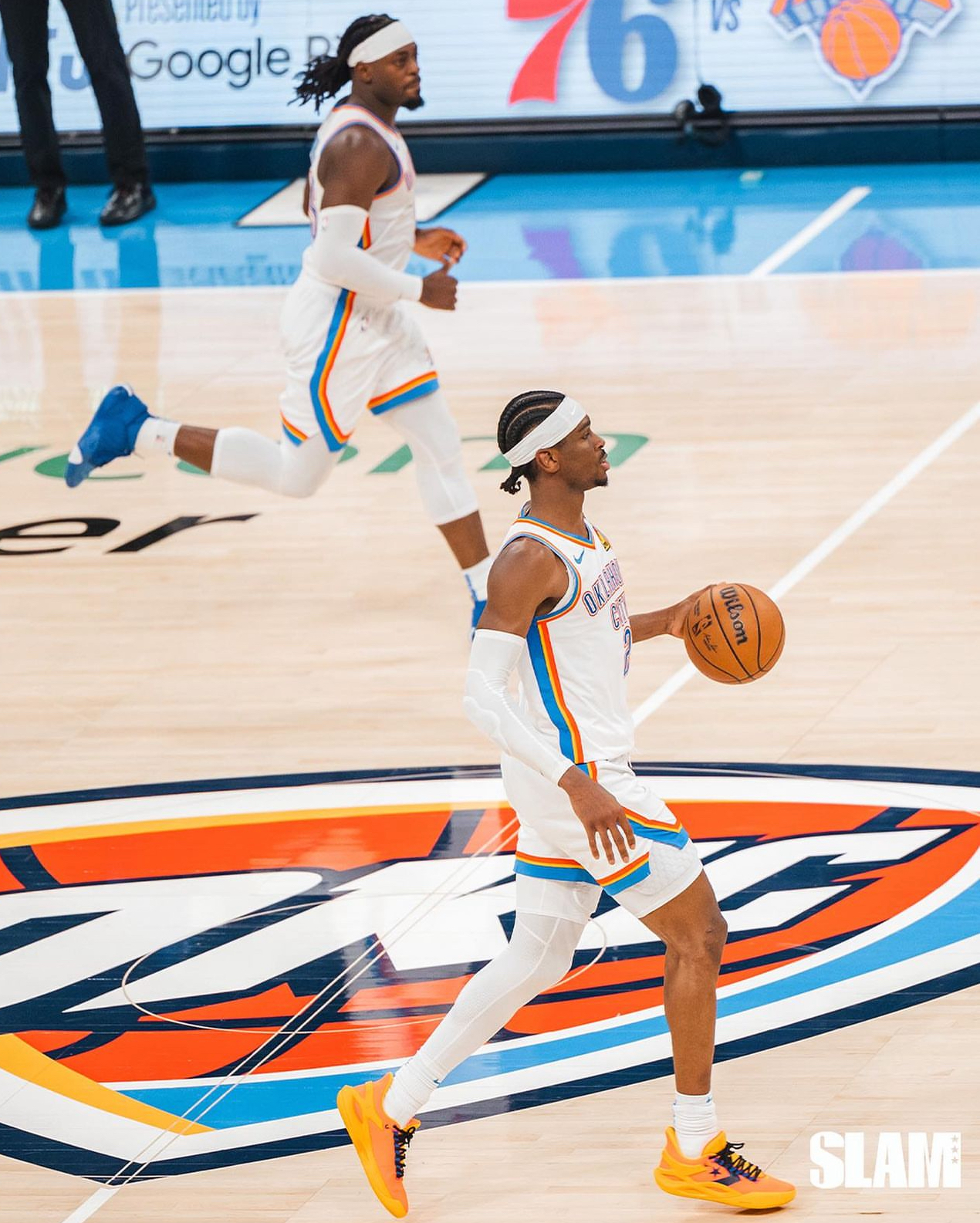 开云欢迎页面包含赛地聚焦——社区盾赛前热度飙升，俄克拉荷马雷霆临场应变，底气十足，控场能力受关注的词条