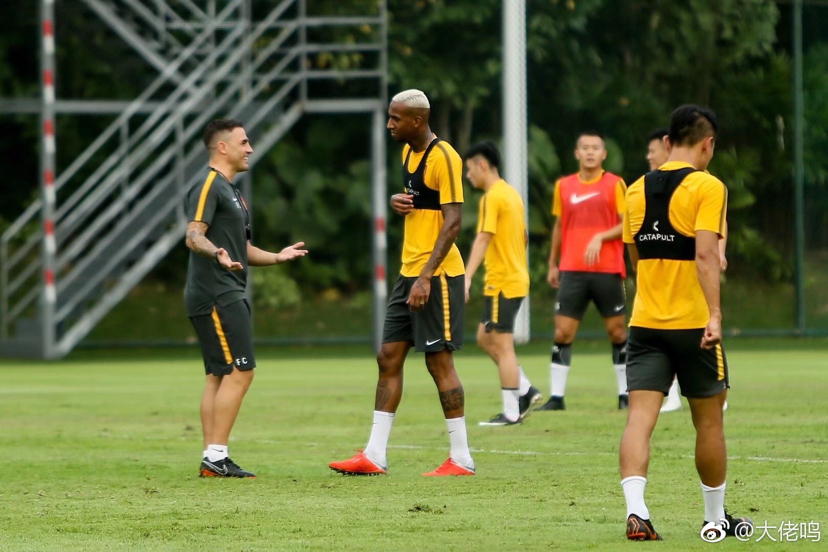 kaiyun拜仁慕尼黑训练开放日，赛前回应争议引欢呼，中超在即，高层口径保持一致的简单介绍